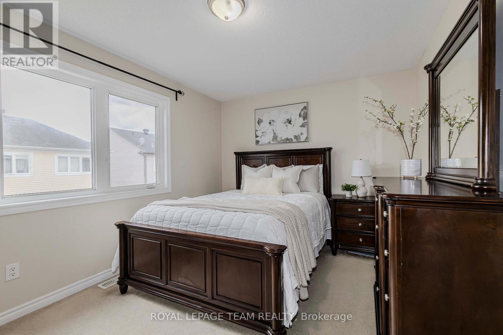 Photo 25 of 466 Meadowhawk Crescent, Ottawa ON
