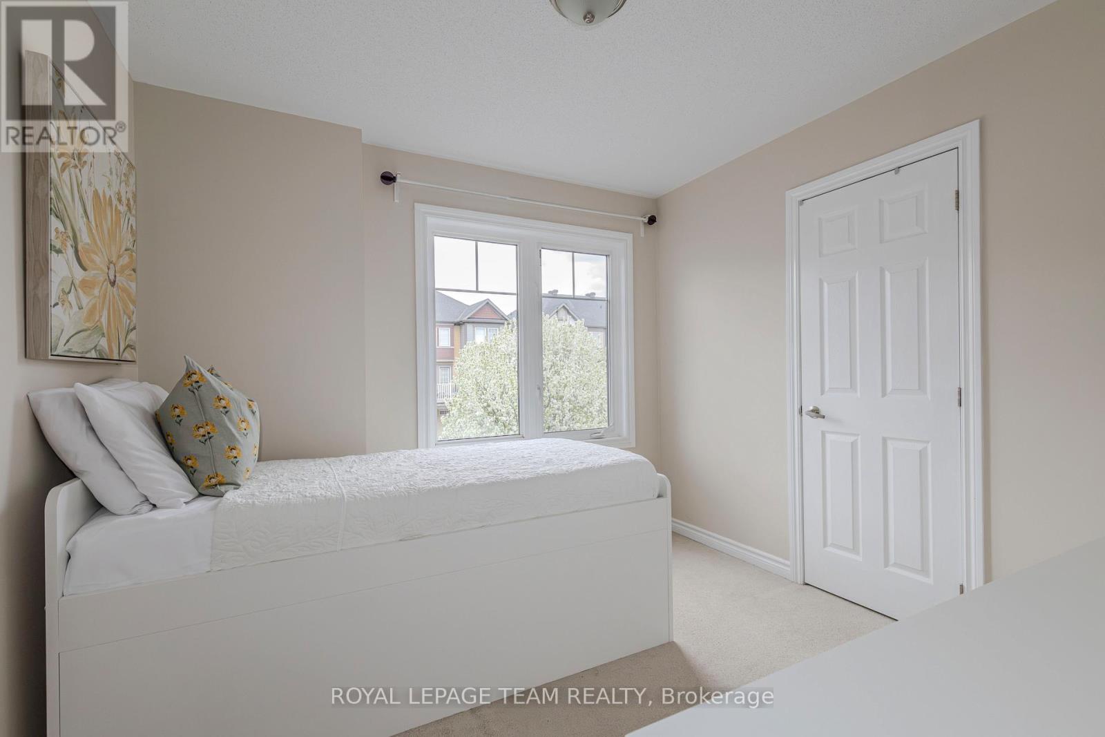 Photo 31 of 466 Meadowhawk Crescent, Ottawa ON