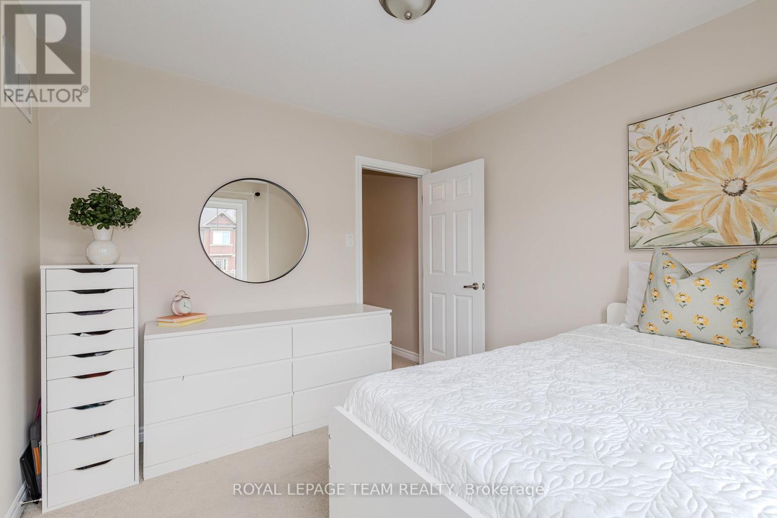 Photo 33 of 466 Meadowhawk Crescent, Ottawa ON