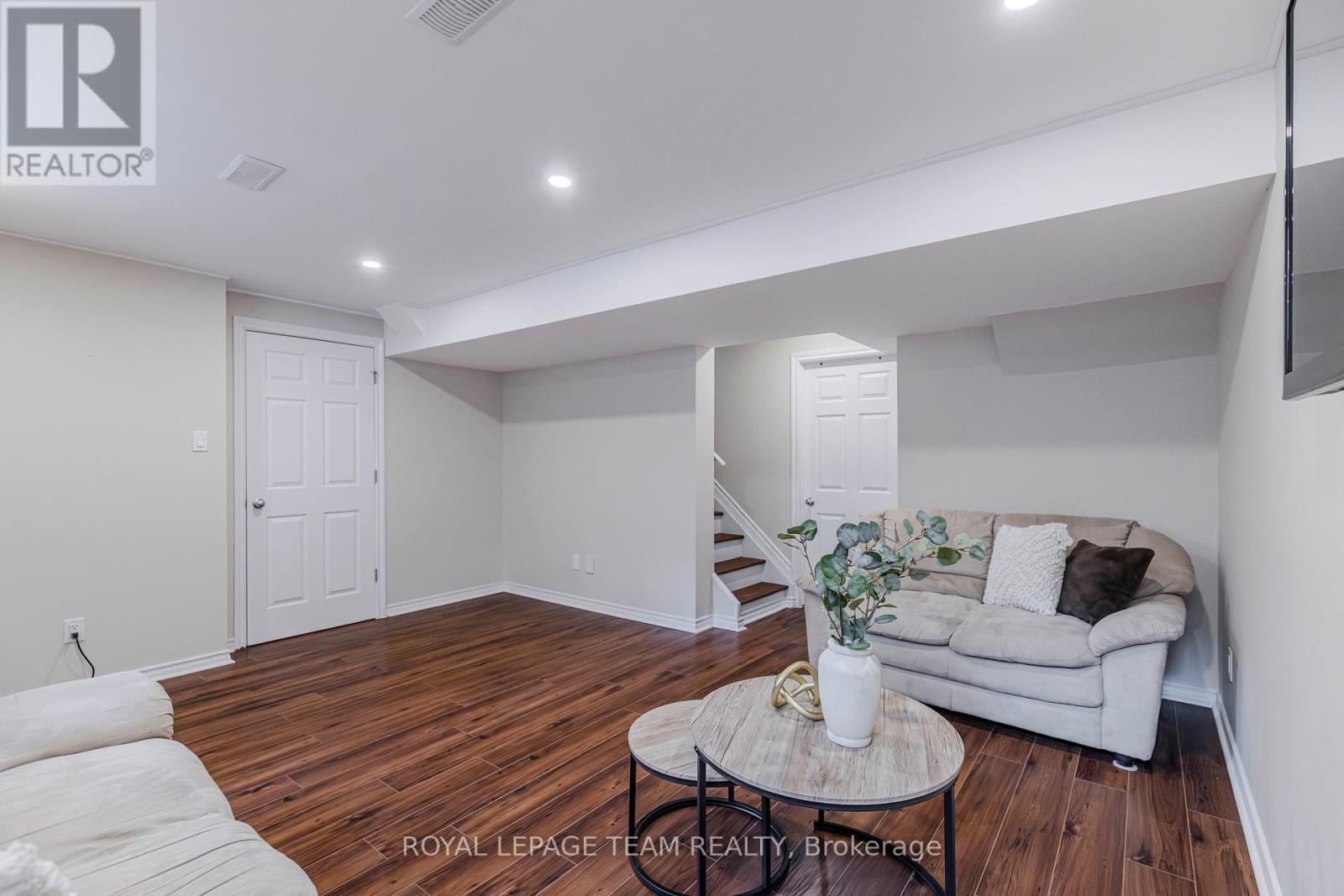 Photo 38 of 466 Meadowhawk Crescent, Ottawa ON