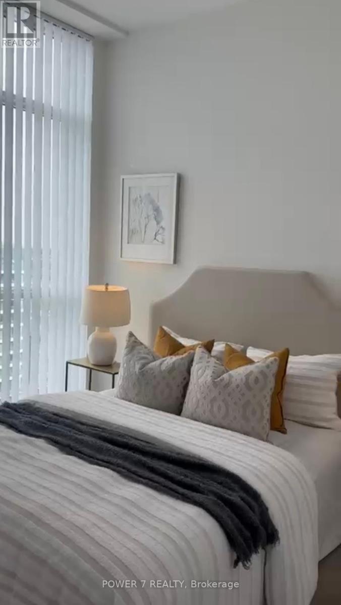 Photo 9 of 1801 10 Honeycrisp Crescent, Vaughan ON