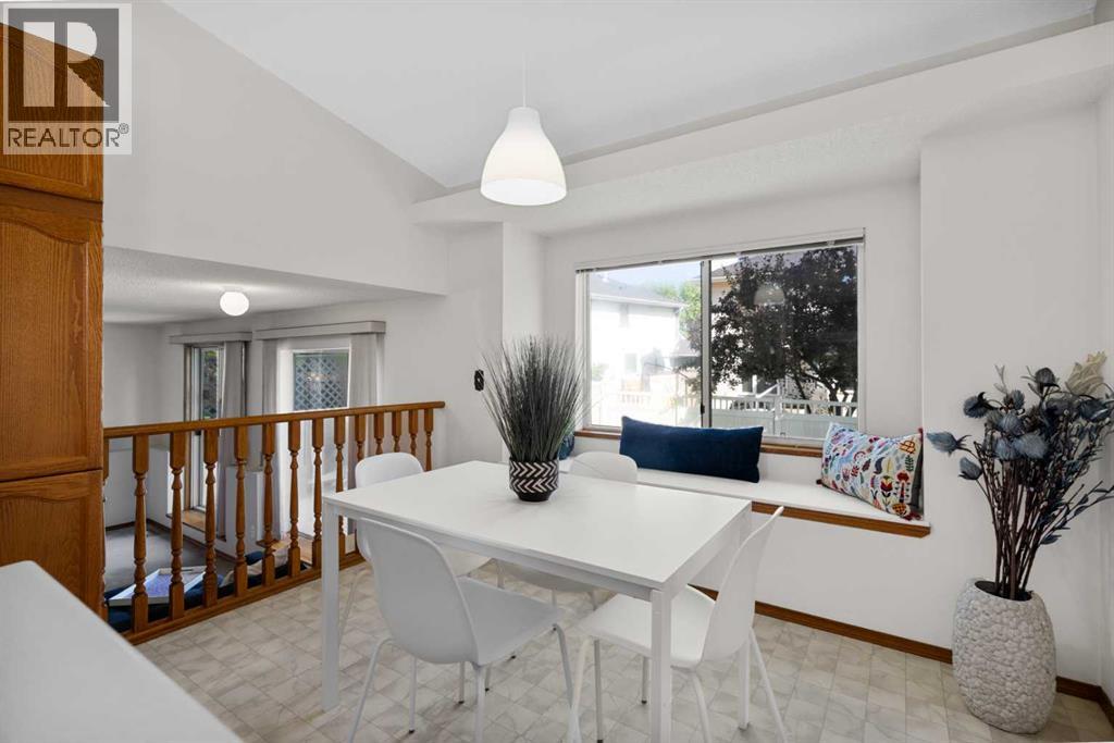 Photo 12 of 305 Douglasbank Court Se, Calgary AB