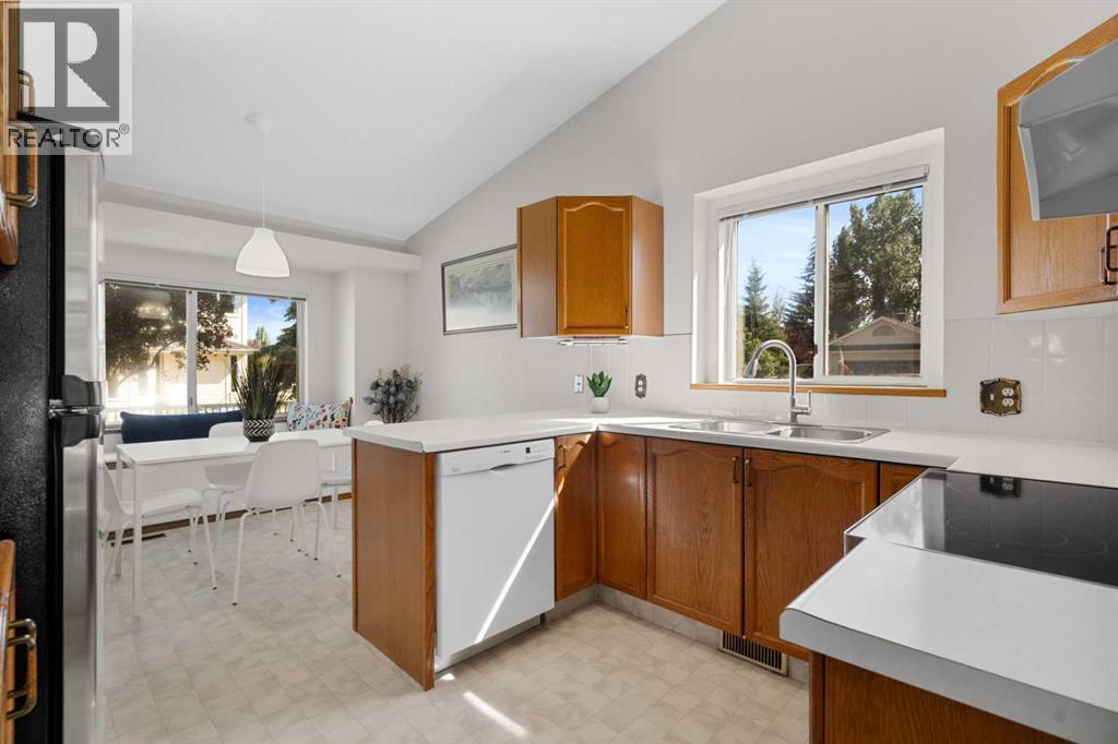 Photo 7 of 305 Douglasbank Court Se, Calgary AB