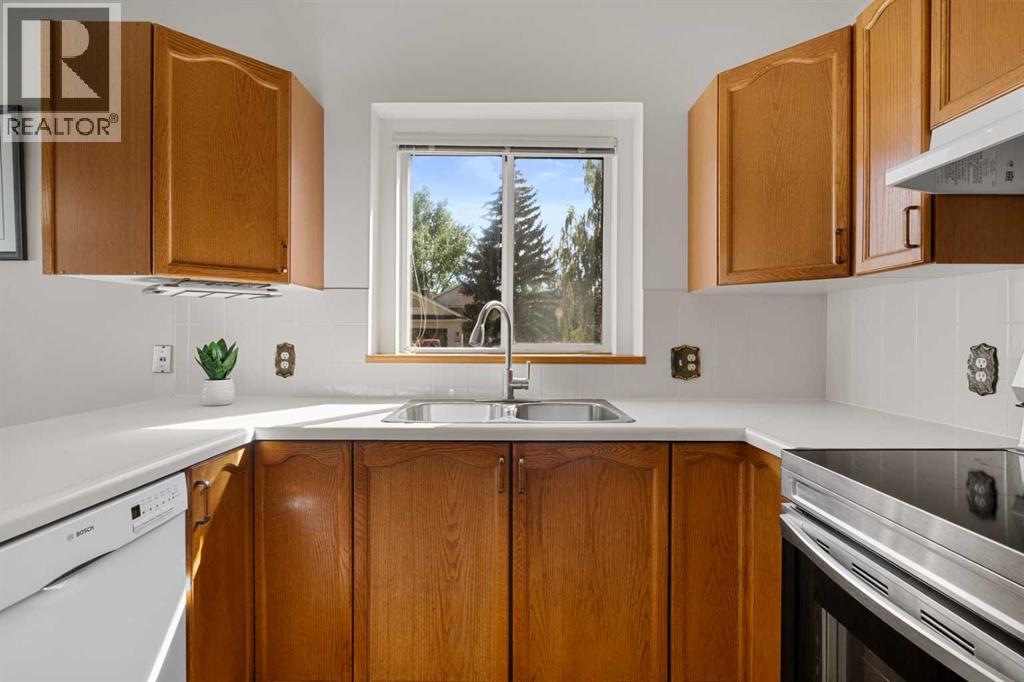 Photo 8 of 305 Douglasbank Court Se, Calgary AB