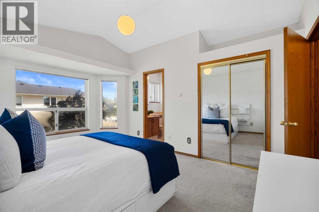 Photo 23 of 305 Douglasbank Court Se, Calgary AB