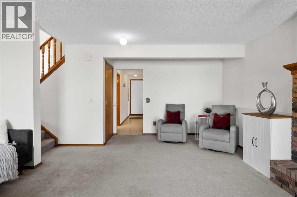 Photo 16 of 305 Douglasbank Court Se, Calgary AB