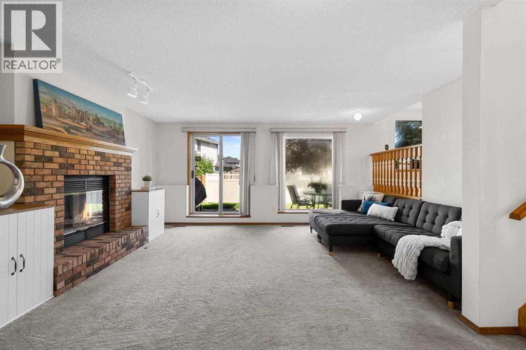 Photo 13 of 305 Douglasbank Court Se, Calgary AB