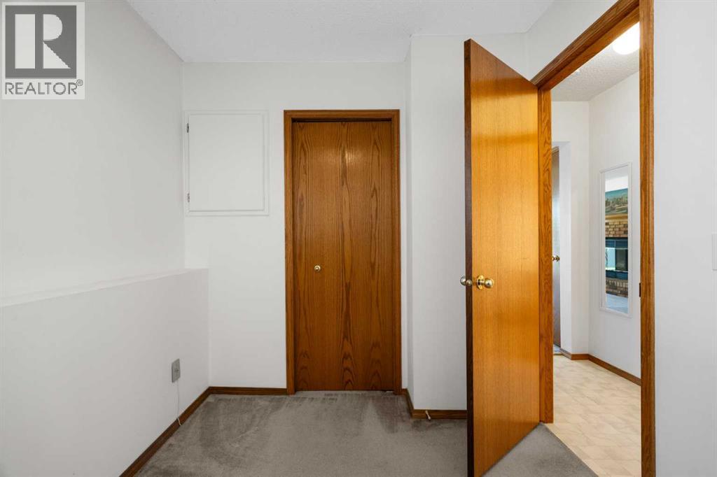 Photo 18 of 305 Douglasbank Court Se, Calgary AB