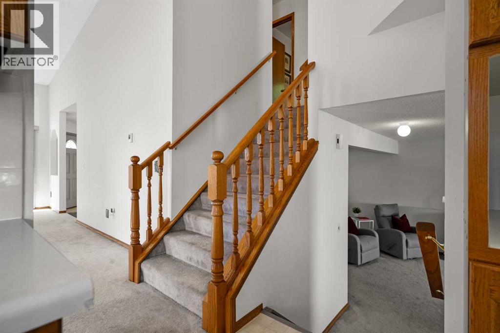 Photo 20 of 305 Douglasbank Court Se, Calgary AB