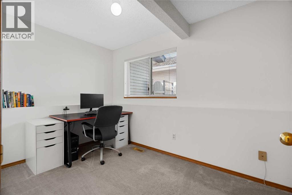 Photo 17 of 305 Douglasbank Court Se, Calgary AB