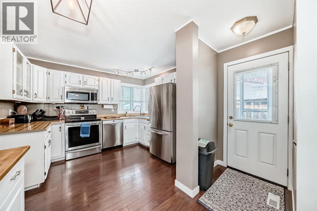 Photo 10 of 316 Banister Drive, Okotoks AB