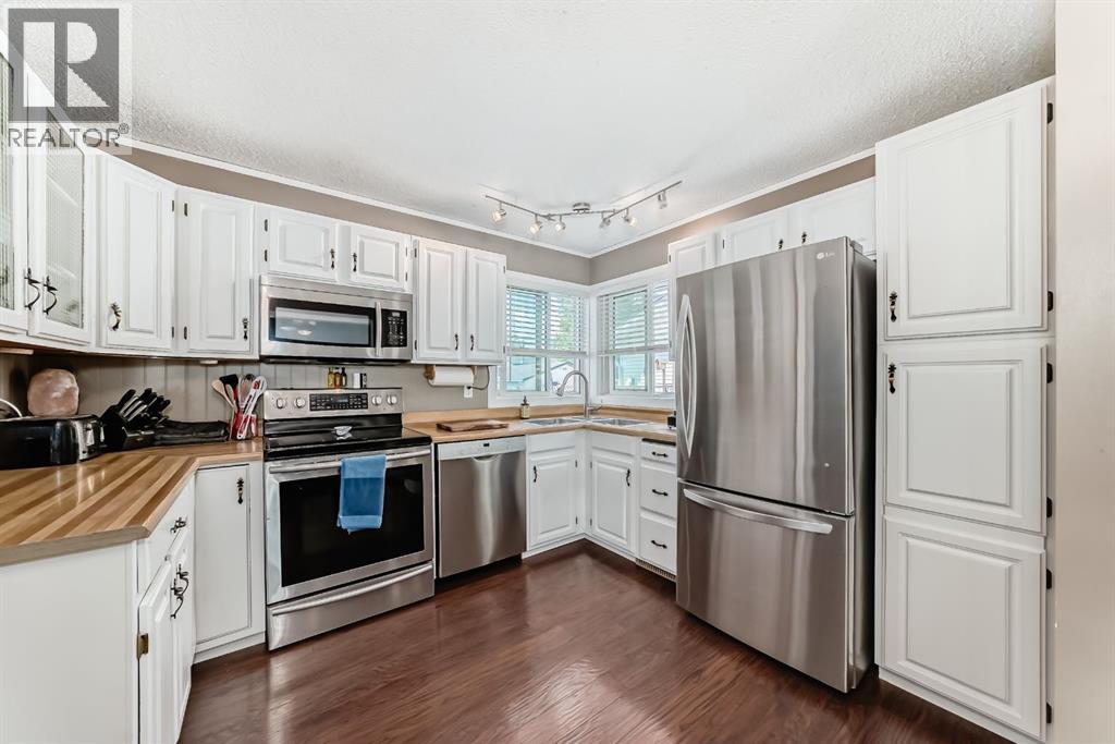 Photo 5 of 316 Banister Drive, Okotoks AB
