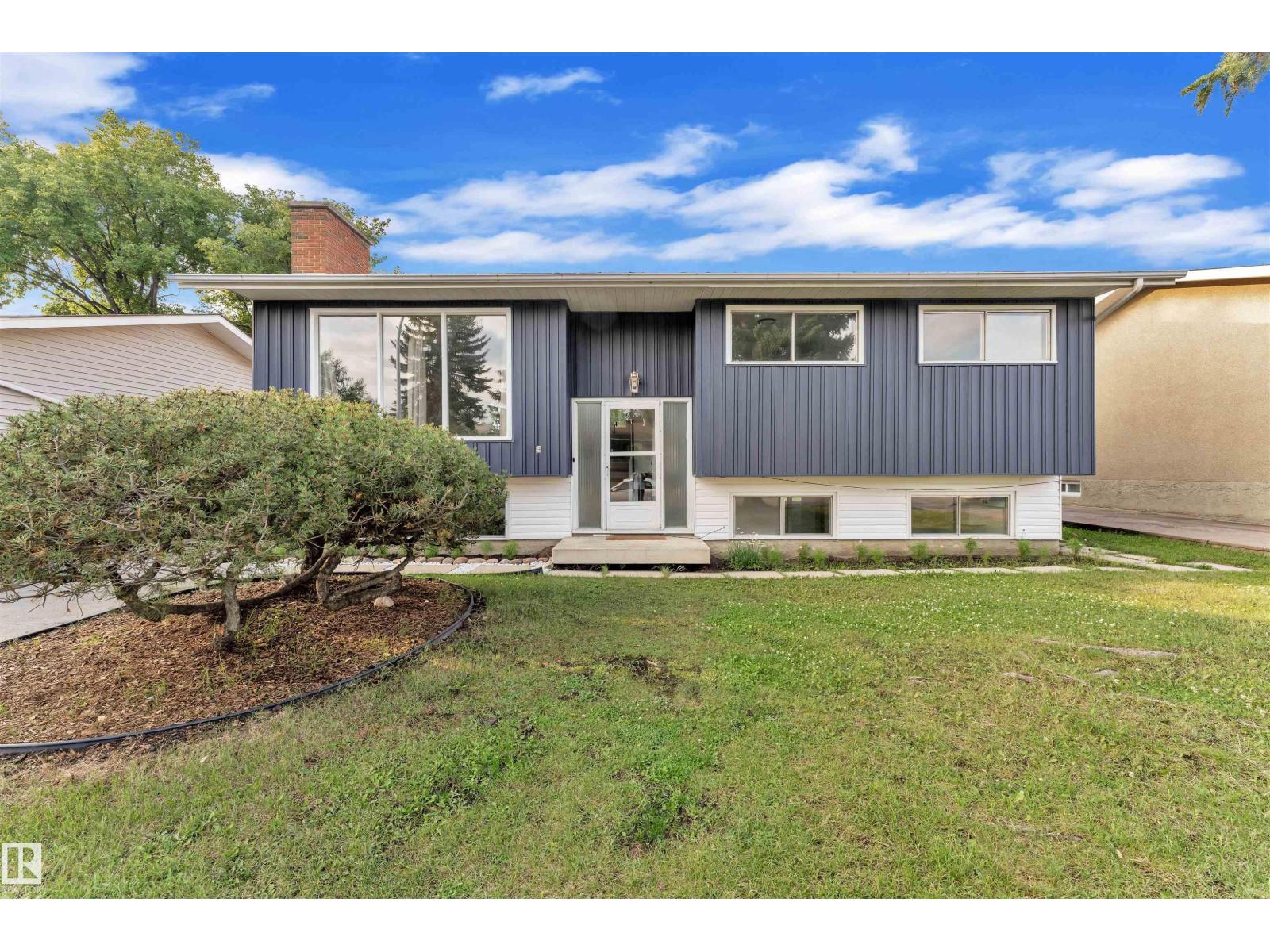 Photo 1 of 132 Richfield Rd Nw, Edmonton AB