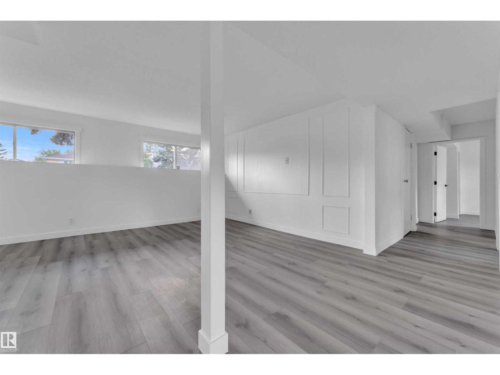 Photo 18 of 132 Richfield Rd Nw, Edmonton AB