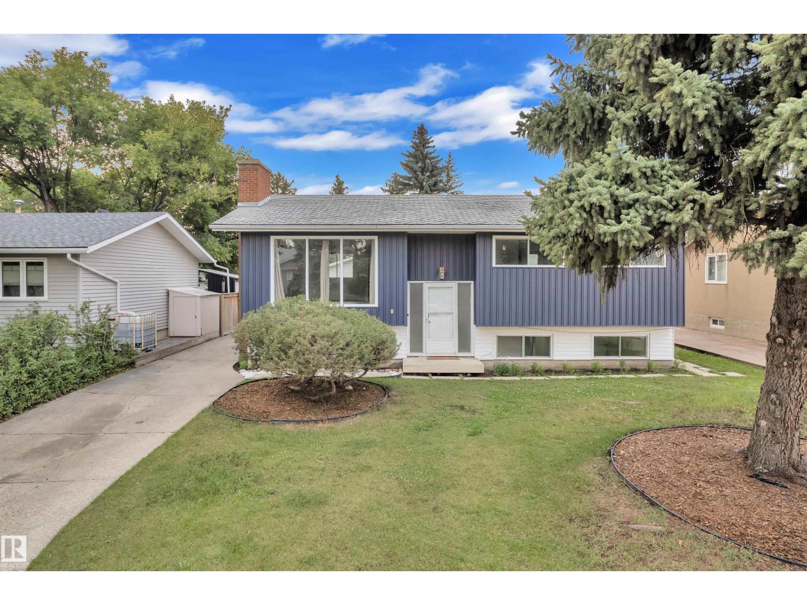 Photo 2 of 132 Richfield Rd Nw, Edmonton AB