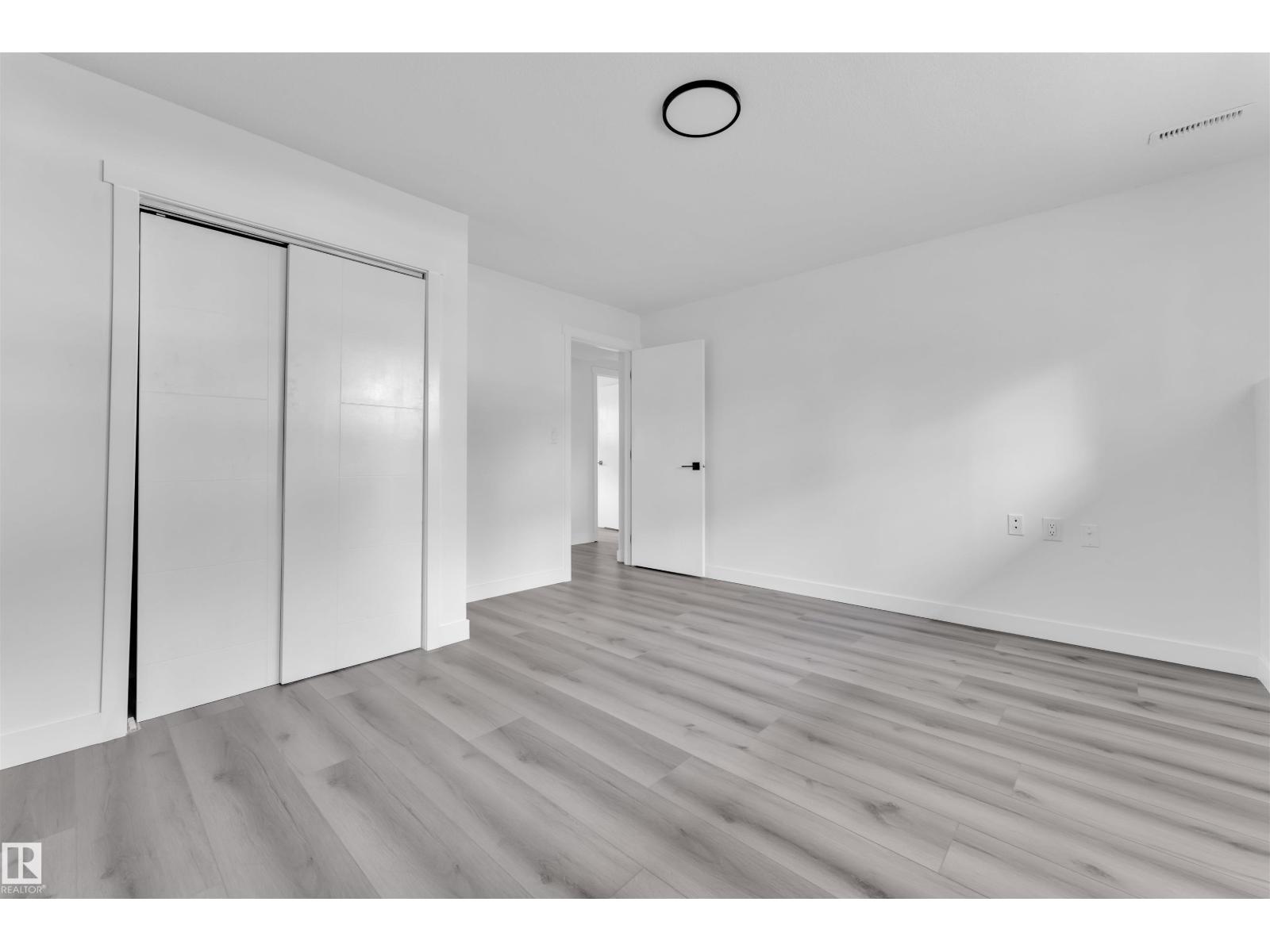 Photo 21 of 132 Richfield Rd Nw, Edmonton AB