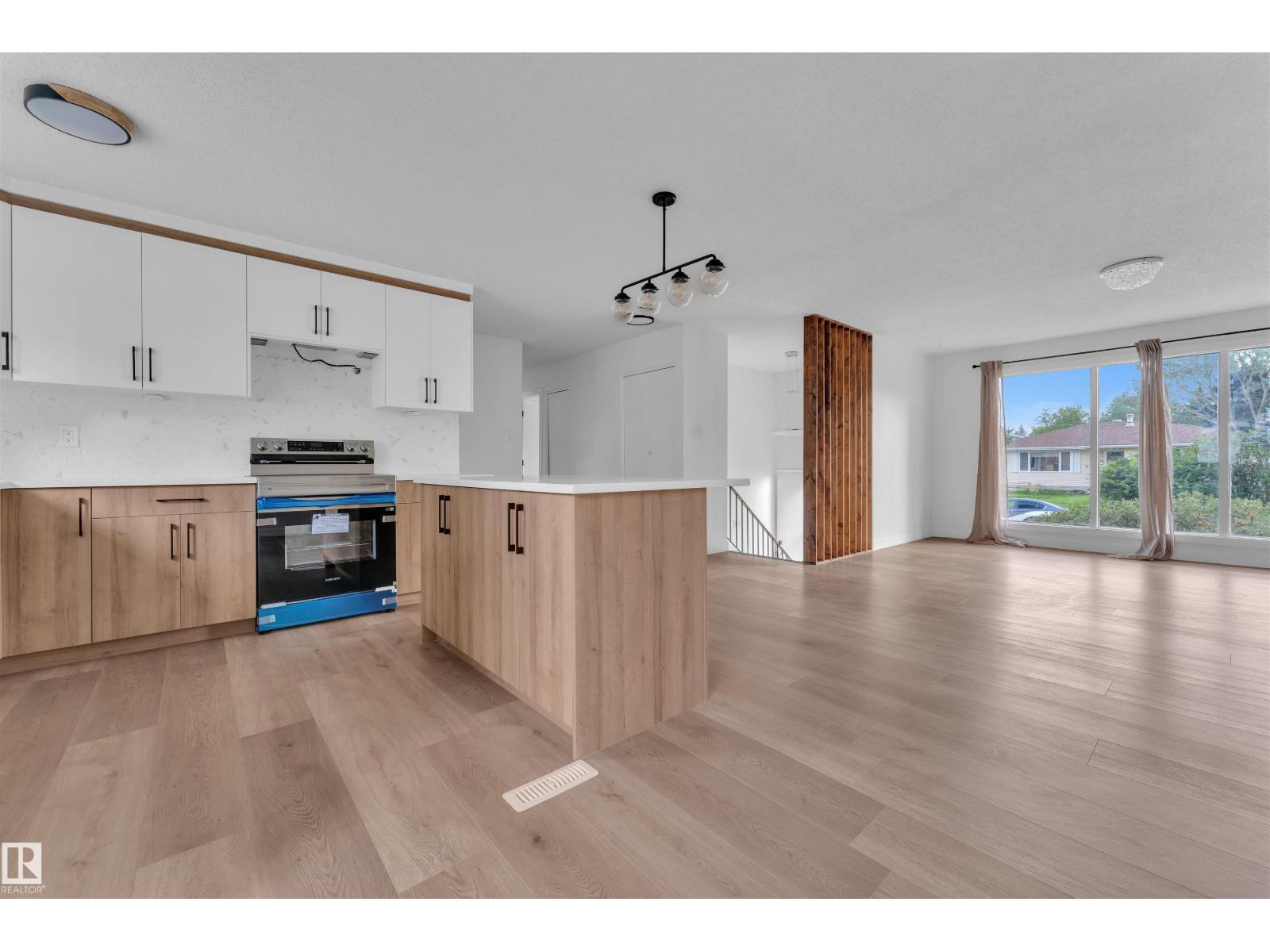 Photo 25 of 132 Richfield Rd Nw, Edmonton AB