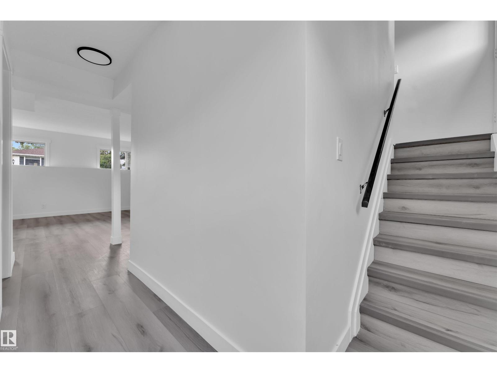 Photo 29 of 132 Richfield Rd Nw, Edmonton AB
