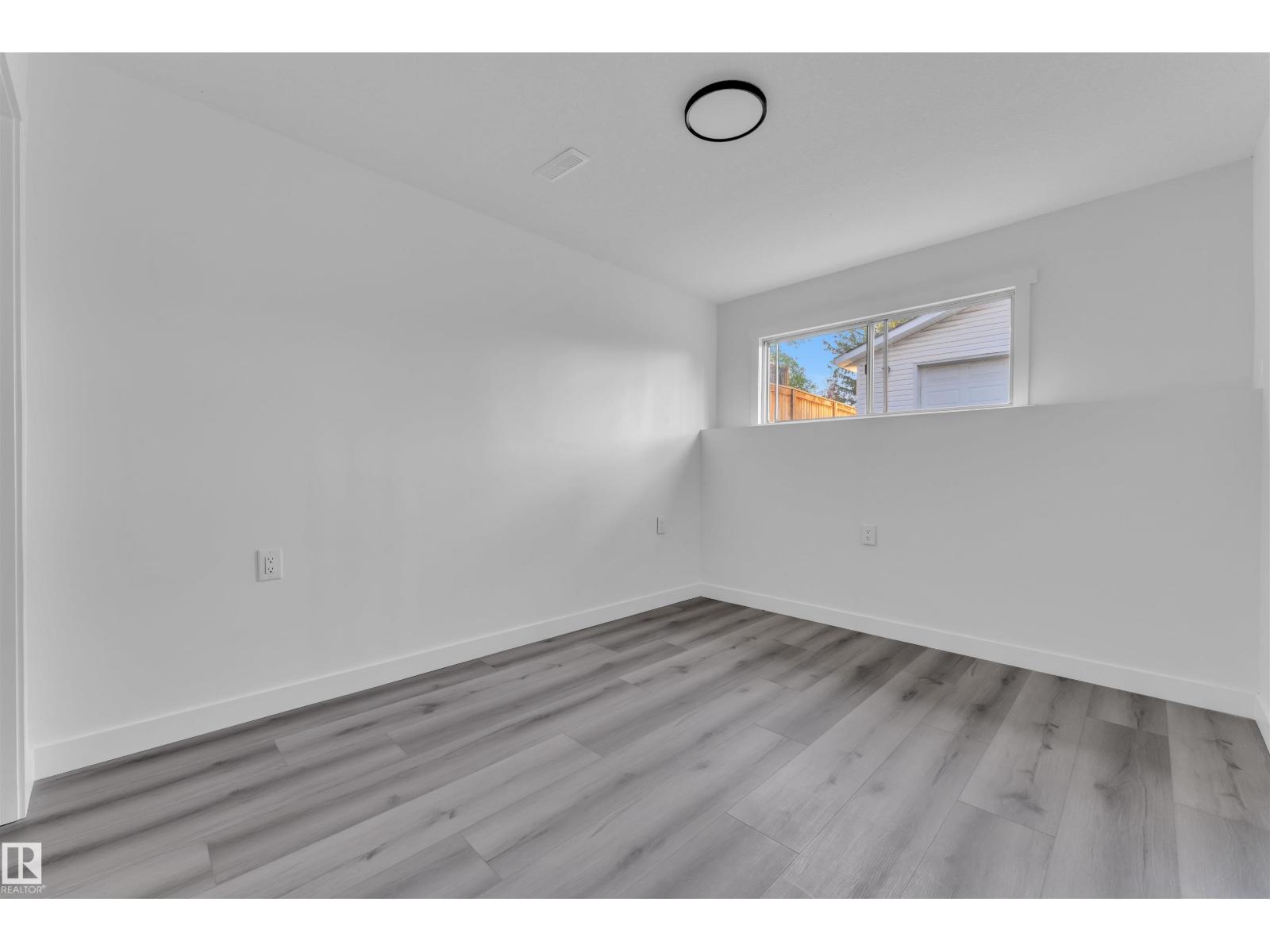 Photo 30 of 132 Richfield Rd Nw, Edmonton AB