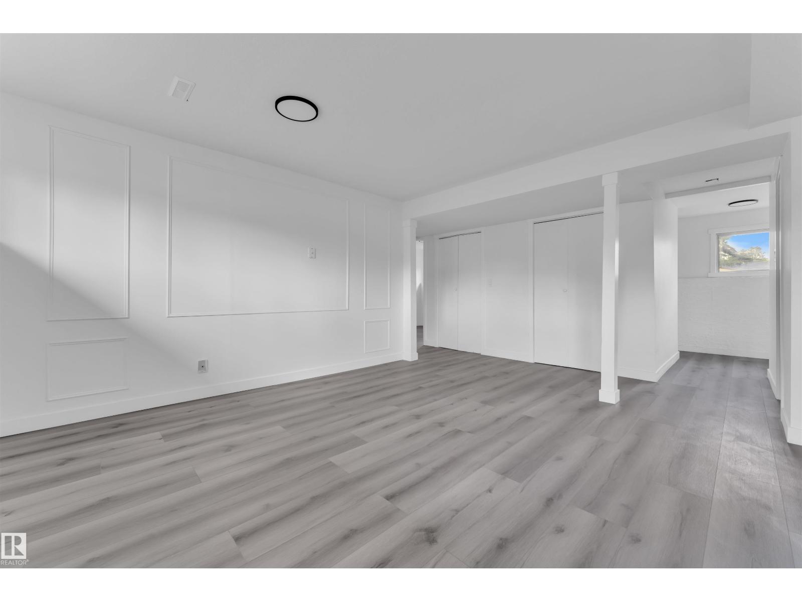 Photo 32 of 132 Richfield Rd Nw, Edmonton AB