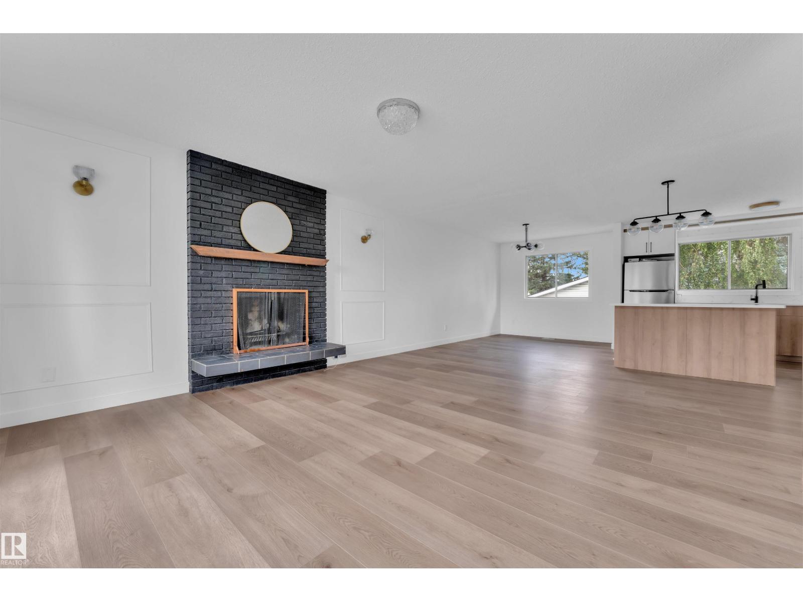 Photo 6 of 132 Richfield Rd Nw, Edmonton AB