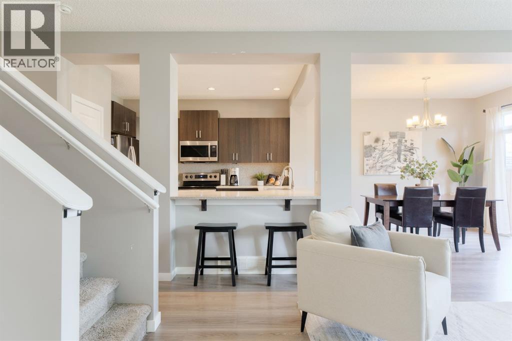 Photo 4 of 271 River Heights Crescent, Cochrane AB