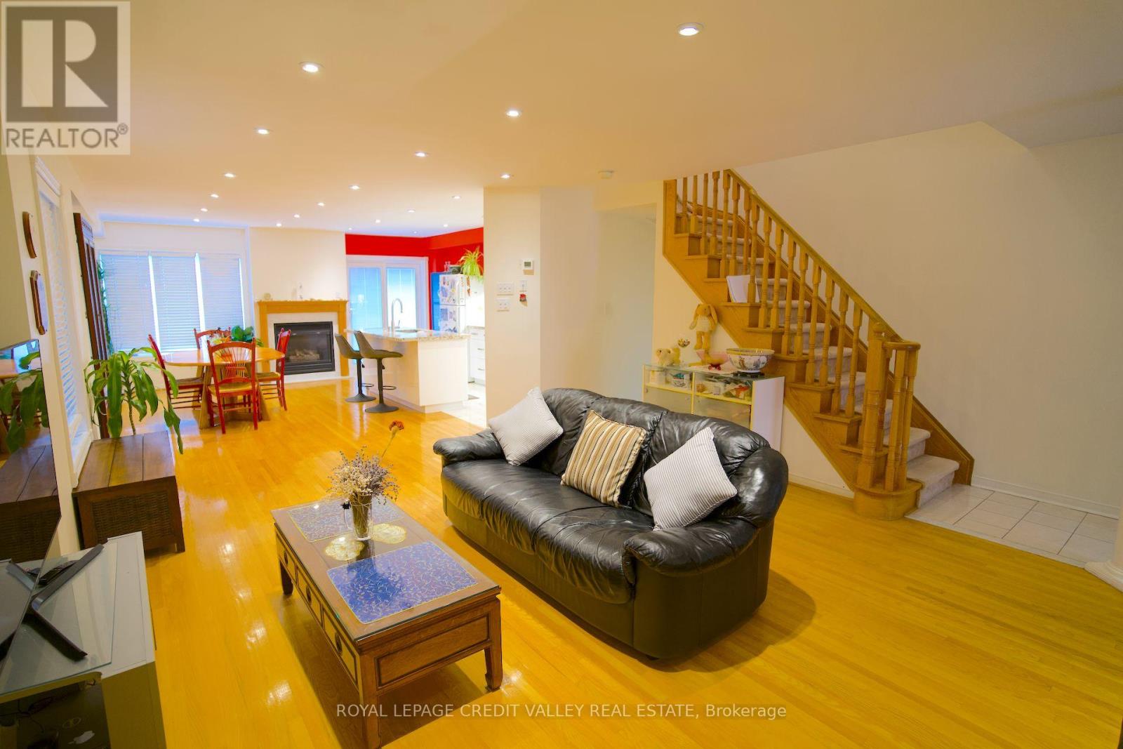 Photo 10 of 464 Dalmuir Mews, Mississauga ON