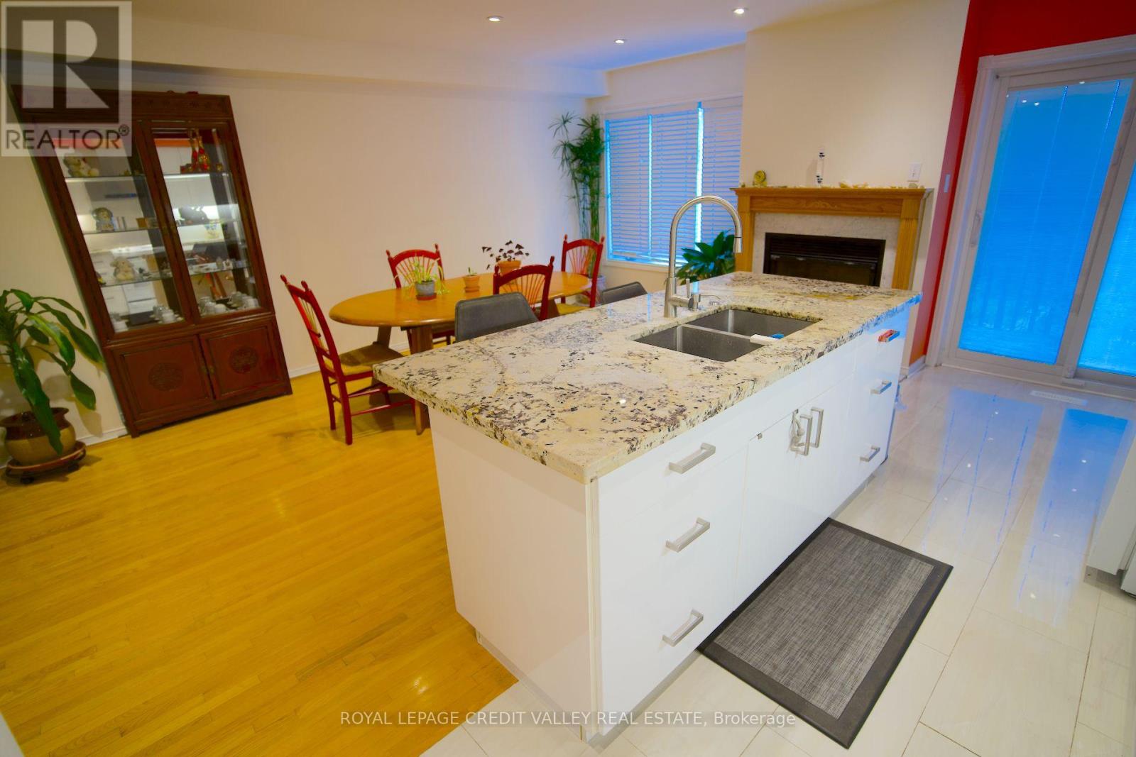 Photo 13 of 464 Dalmuir Mews, Mississauga ON