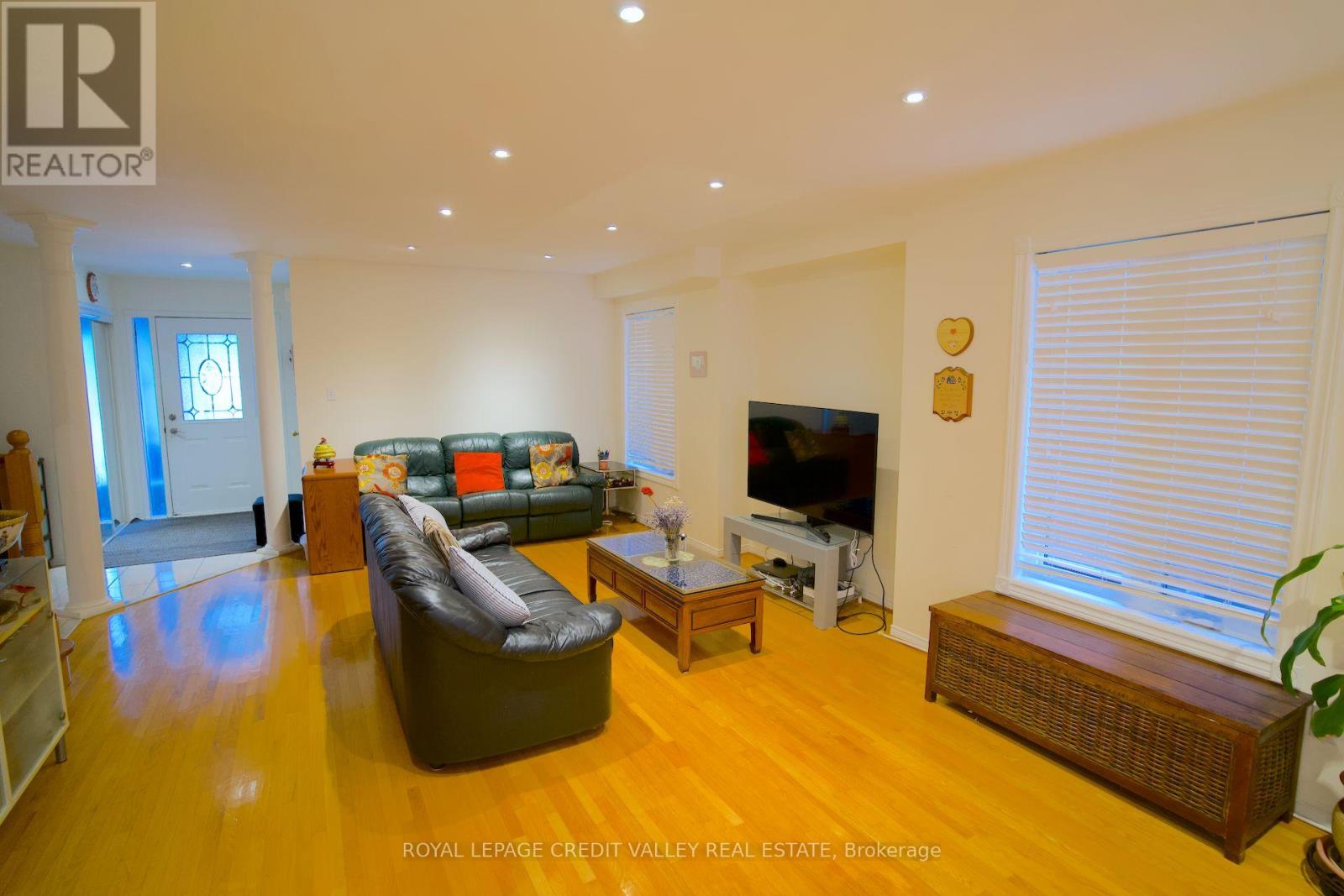Photo 9 of 464 Dalmuir Mews, Mississauga ON