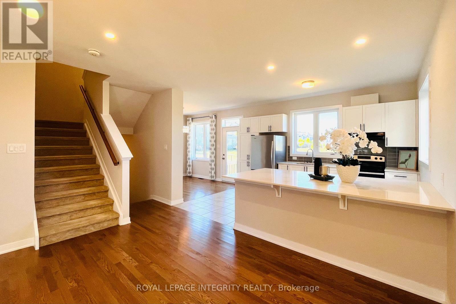Photo 10 of 324 Canadensis Lane, Ottawa ON