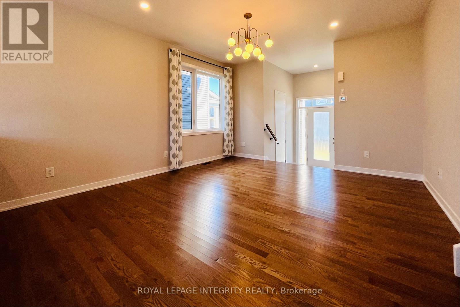 Photo 12 of 324 Canadensis Lane, Ottawa ON