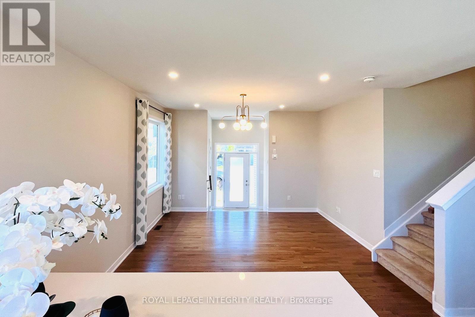 Photo 16 of 324 Canadensis Lane, Ottawa ON