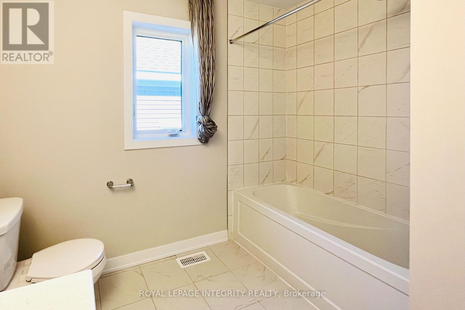 Photo 38 of 324 Canadensis Lane, Ottawa ON