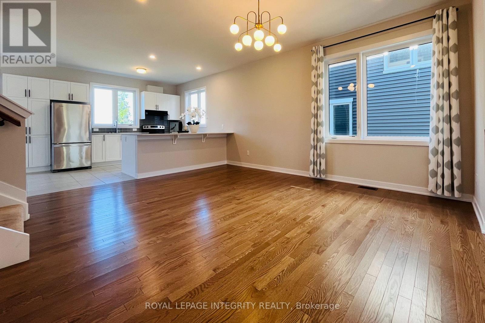 Photo 8 of 324 Canadensis Lane, Ottawa ON