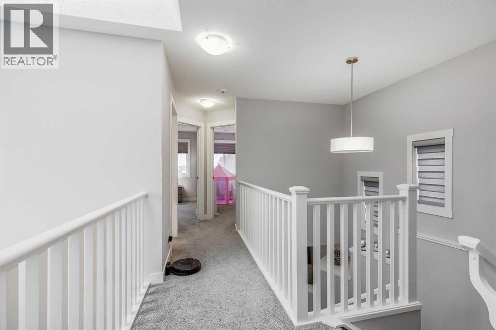 Photo 13 of 1037 Chinook Gate Heath Sw, Airdrie AB