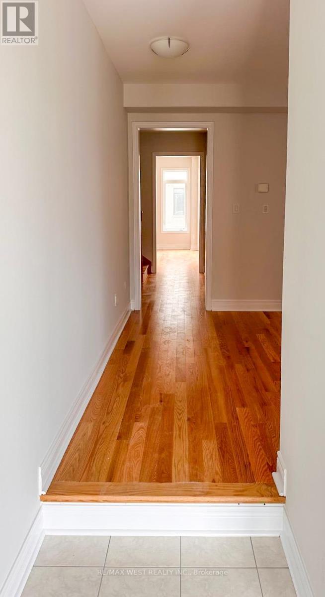 Photo 5 of 52 Kessler Drive, Brampton ON