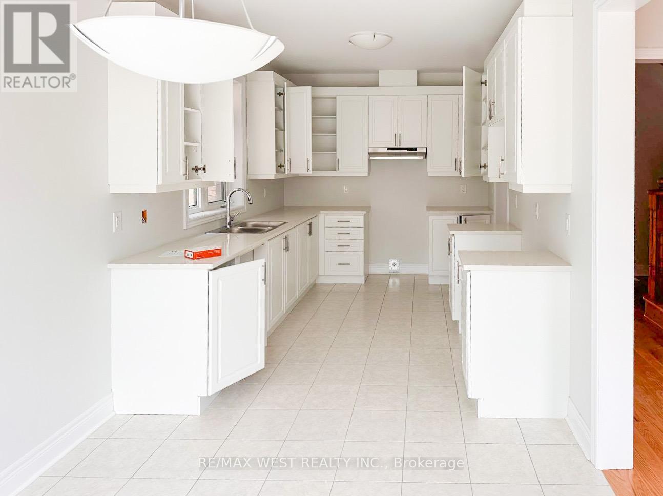 Photo 6 of 52 Kessler Drive, Brampton ON