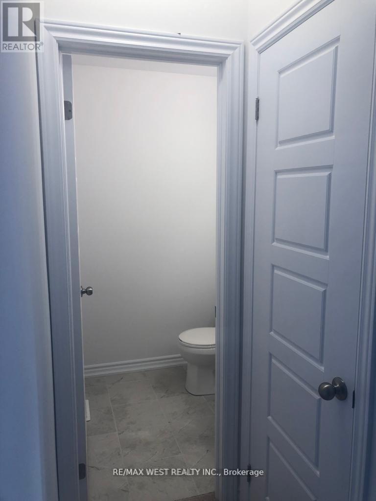 Photo 13 of 24 Dewberry Drive, Kitchener ON