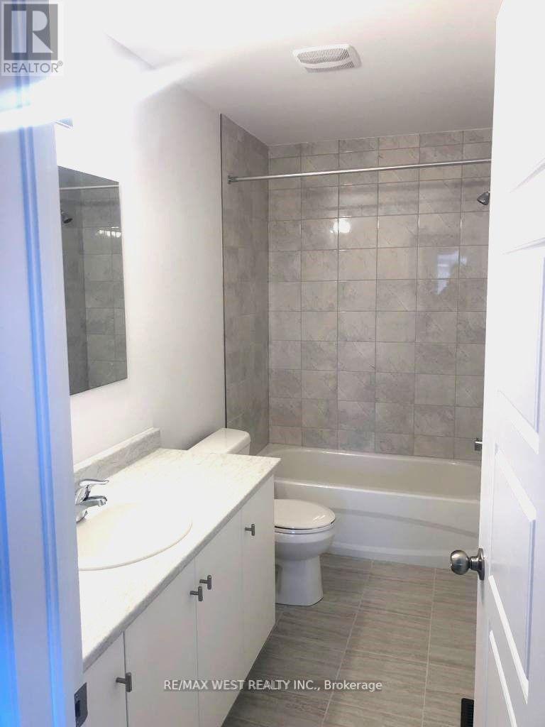 Photo 18 of 24 Dewberry Drive, Kitchener ON