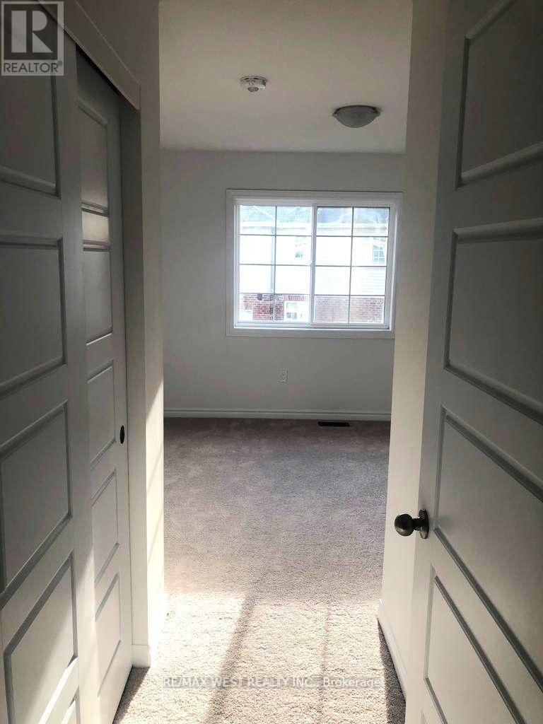 Photo 19 of 24 Dewberry Drive, Kitchener ON