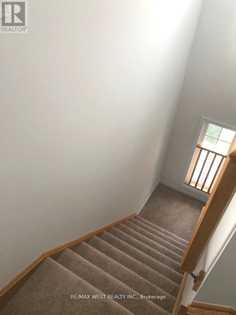 Photo 10 of 24 Dewberry Drive, Kitchener ON