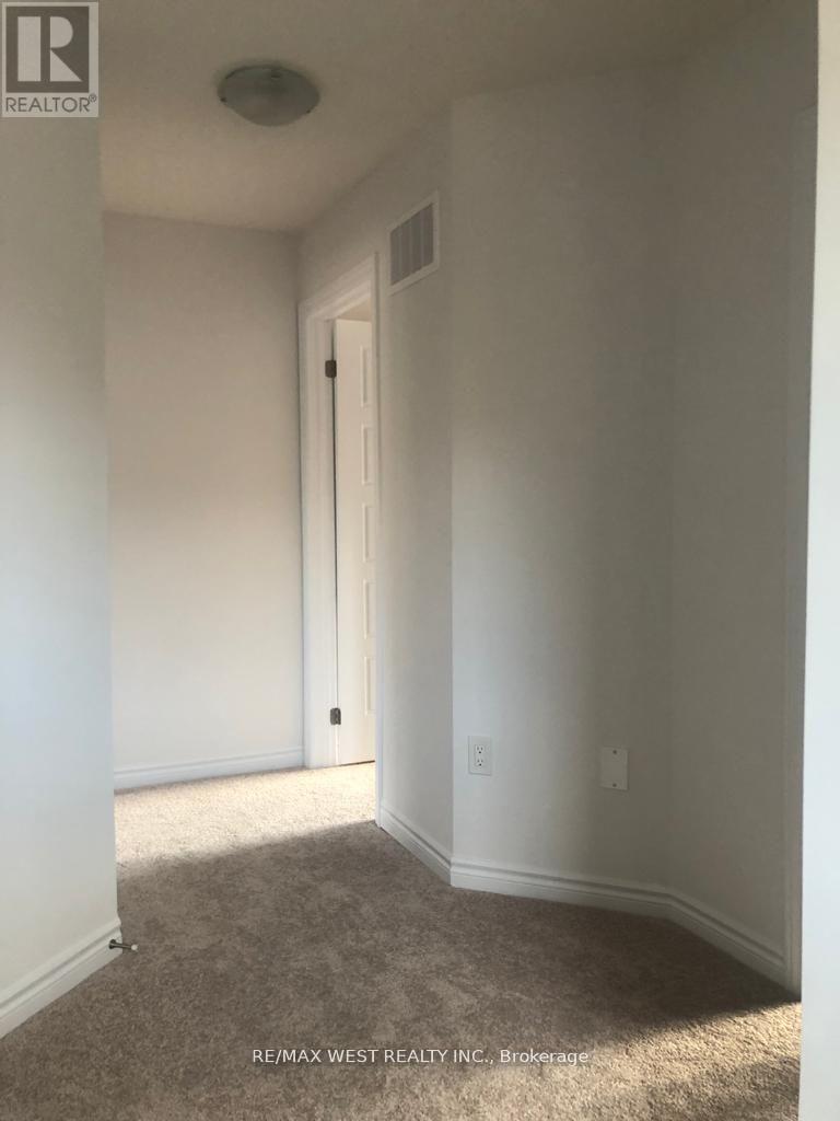 Photo 14 of 24 Dewberry Drive, Kitchener ON