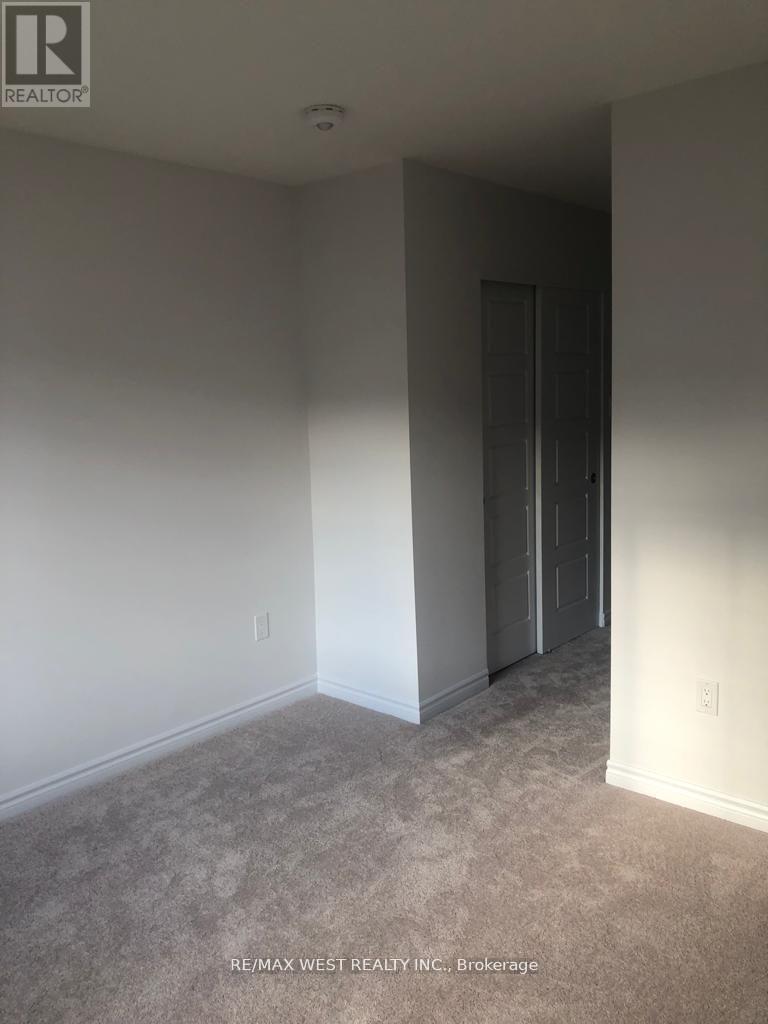 Photo 15 of 24 Dewberry Drive, Kitchener ON