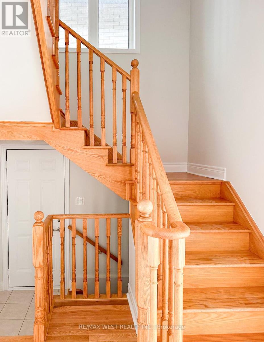 Photo 9 of 52 Kessler Drive, Brampton ON