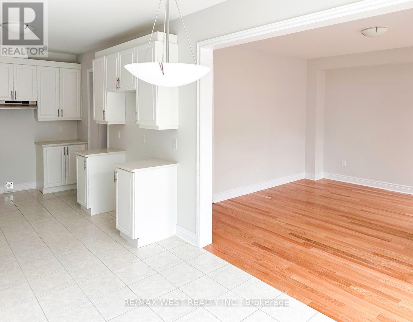 Photo 7 of 52 Kessler Drive, Brampton ON