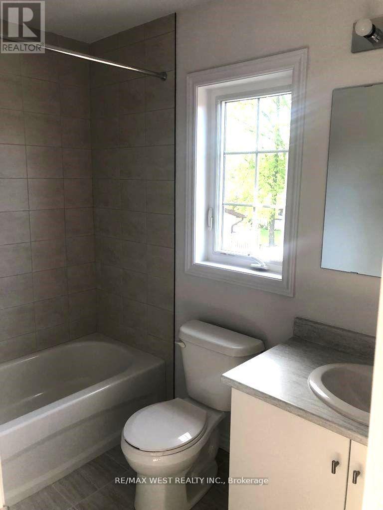 Photo 20 of 24 Dewberry Drive, Kitchener ON
