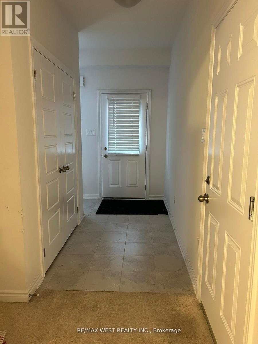 Photo 3 of 24 Dewberry Drive, Kitchener ON