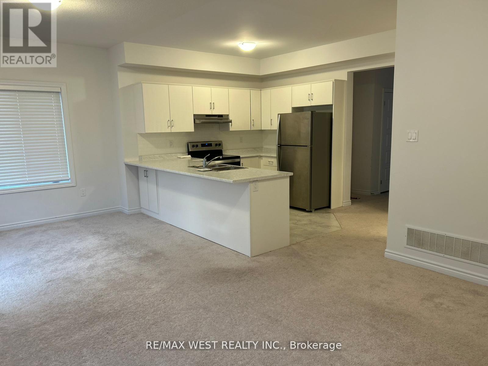 Photo 4 of 24 Dewberry Drive, Kitchener ON