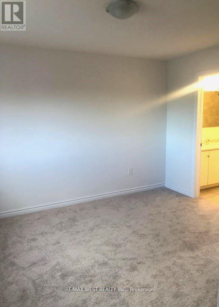 Photo 21 of 24 Dewberry Drive, Kitchener ON