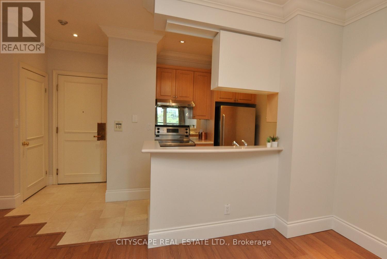 Photo 11 of 102 Bloor Street, Toronto ON